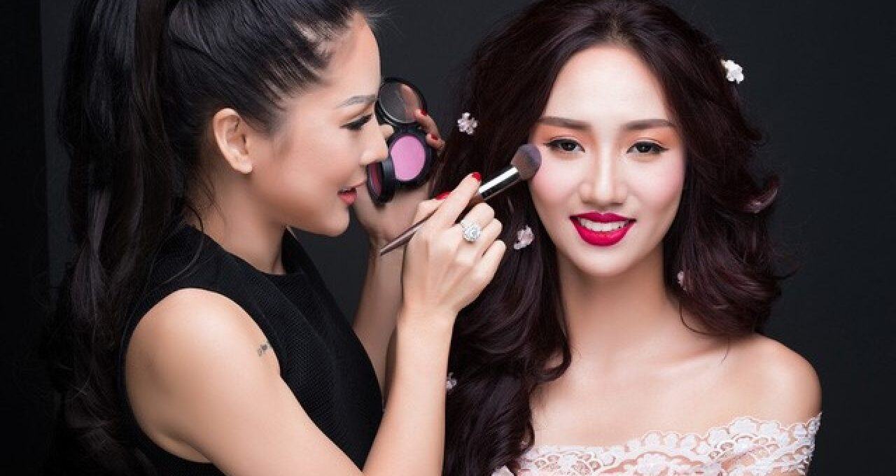 nghề make up