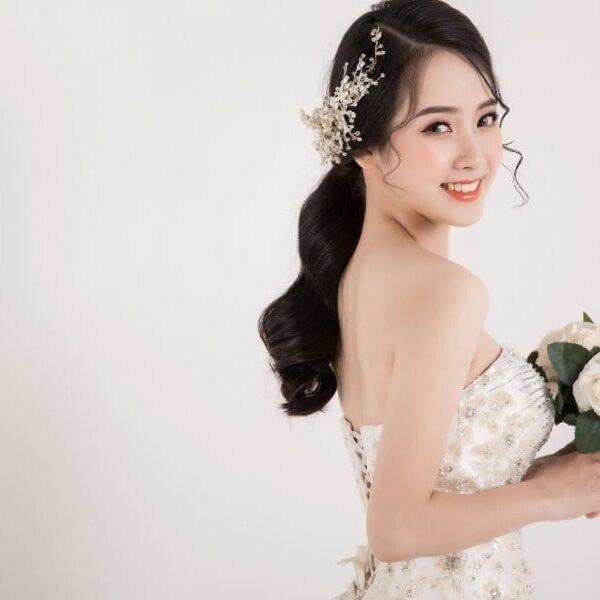 Trang điểm cô dâu