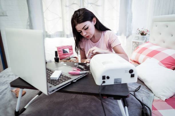 Học nail tại nhà tiết kiệm chi phí hơn