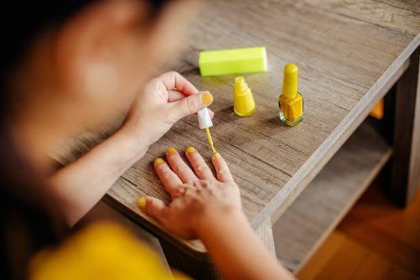 Nhược điểm học nail tại nhà có thể làm dễ mất tập trung