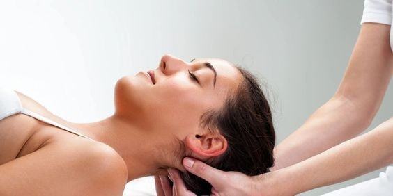 4 cách massage cổ thư giãn, giảm đau mỏi cho dân văn phòng 50 massage cổ có nhiều lợi ích mang lại hiệu quả tức thời và lâu dài