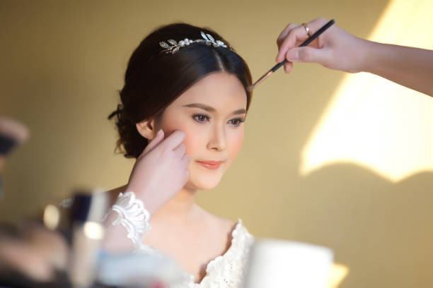 Trang điểm cô dâu mặt tròn